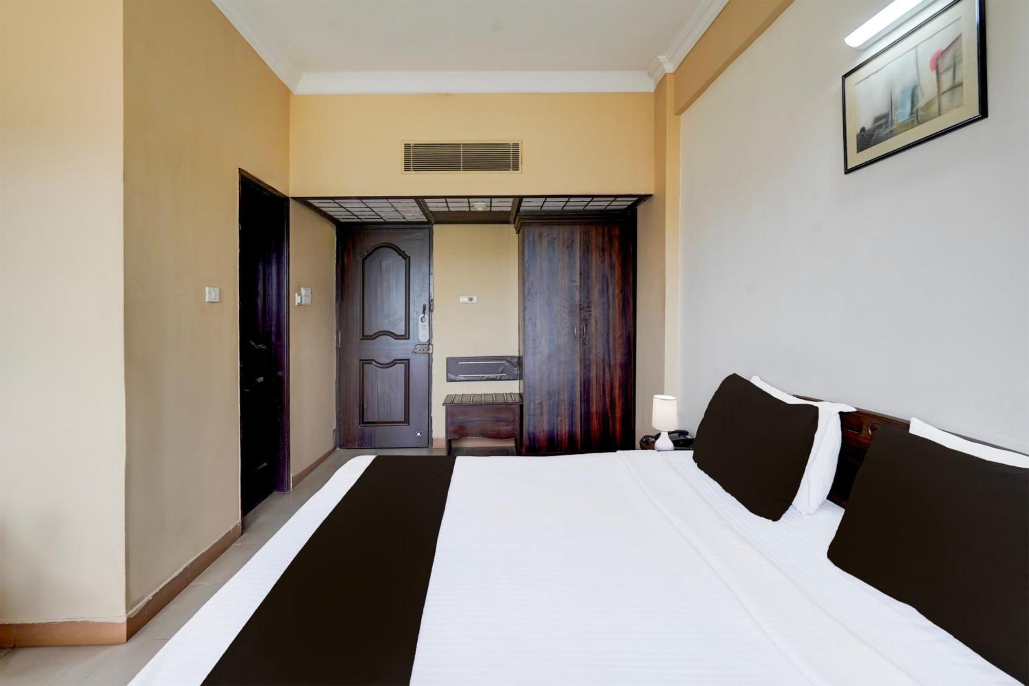 Hotel Super Townhouse Koyambedu Chennai Exterior foto