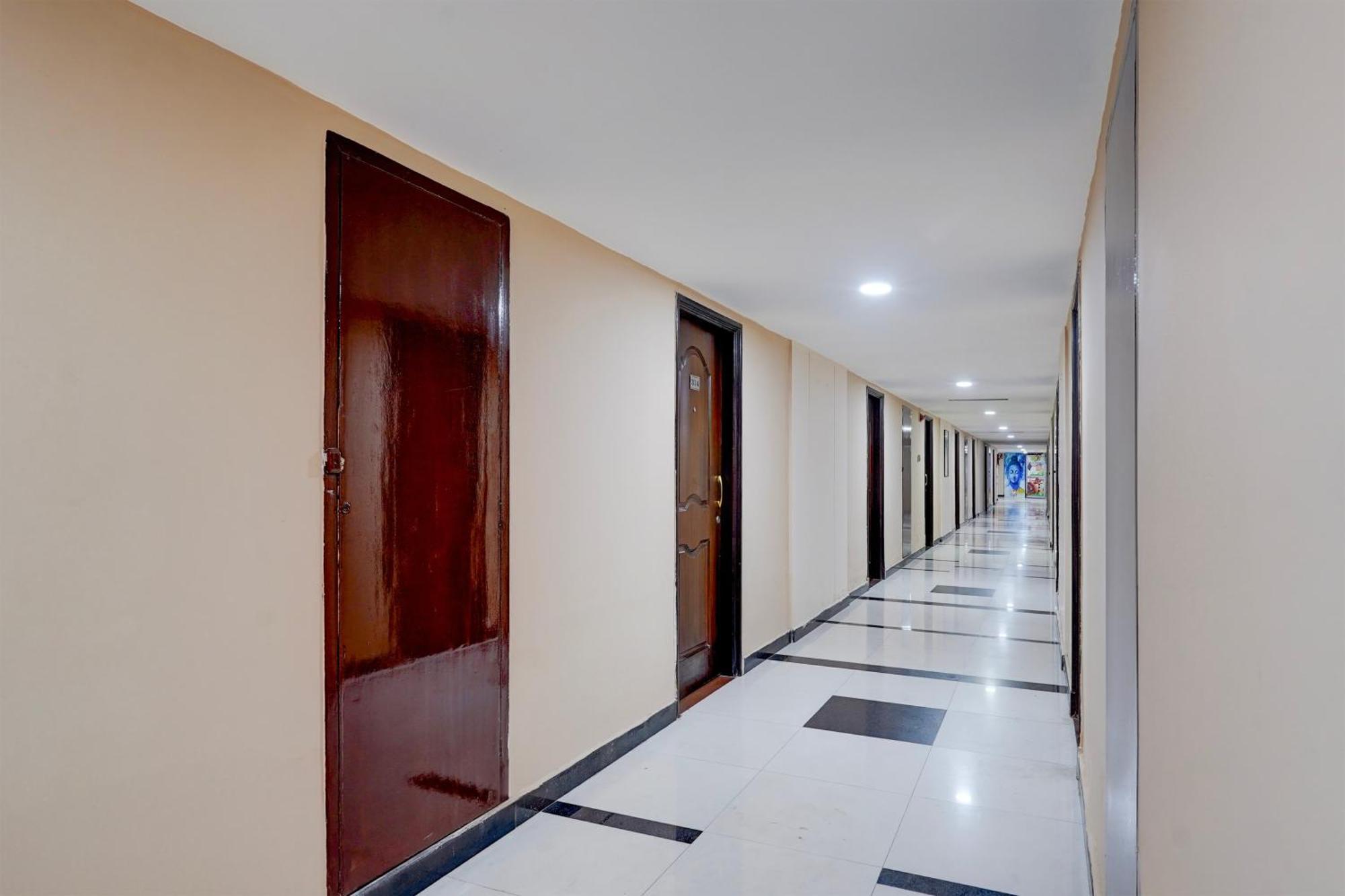 Hotel Super Townhouse Koyambedu Chennai Exterior foto