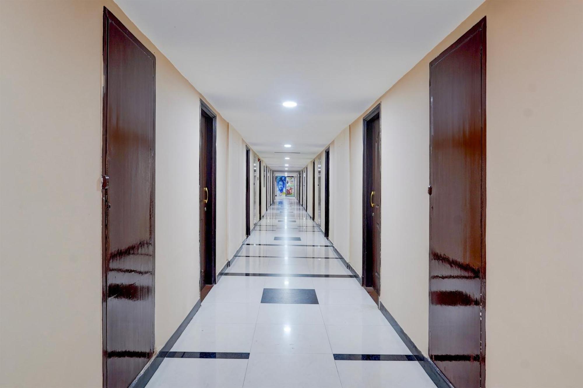 Hotel Super Townhouse Koyambedu Chennai Exterior foto