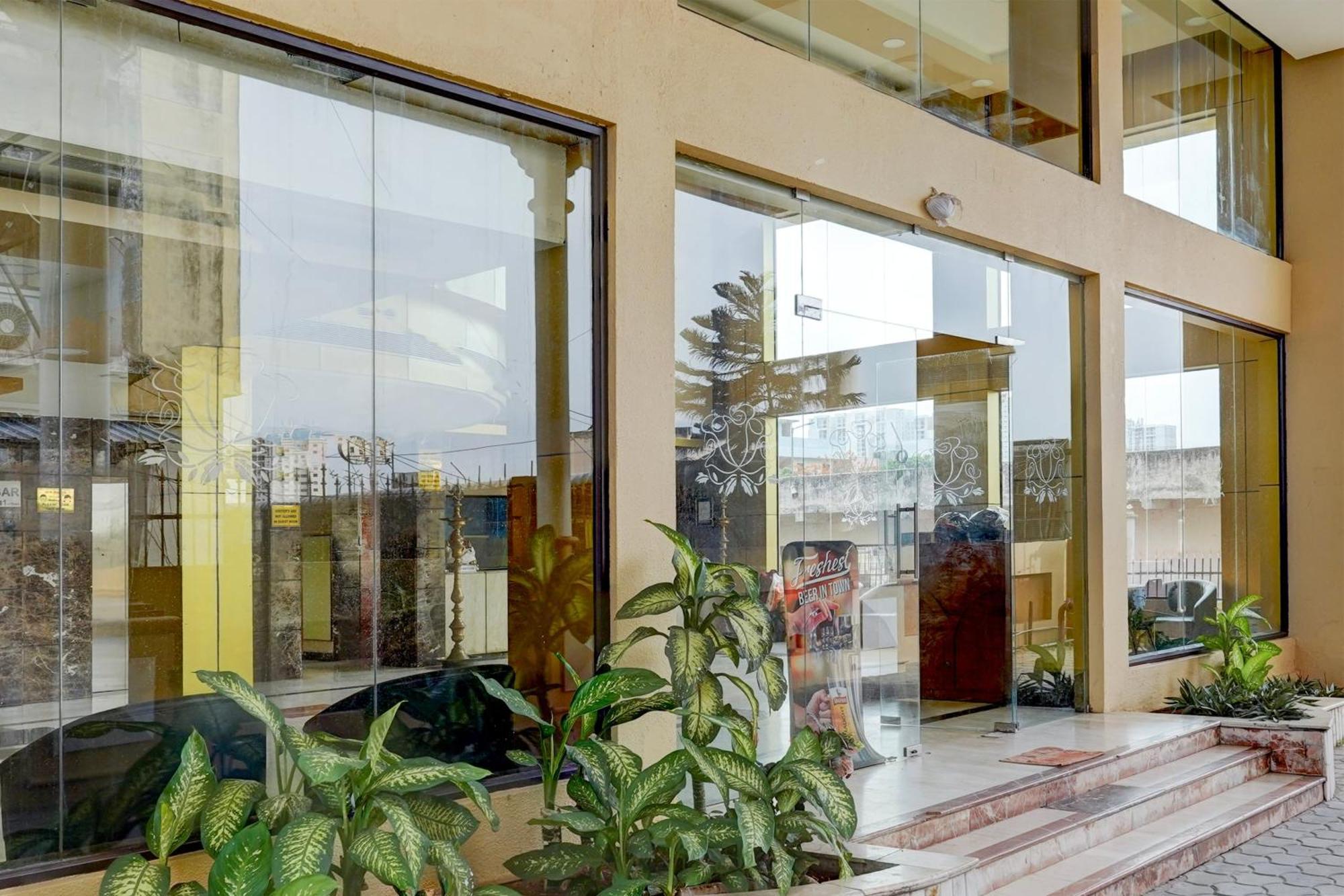 Hotel Super Townhouse Koyambedu Chennai Exterior foto