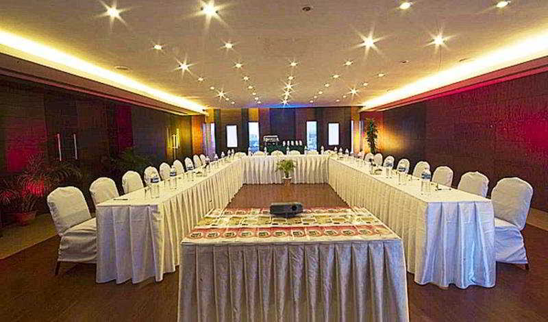 Hotel Super Townhouse Koyambedu Chennai Exterior foto