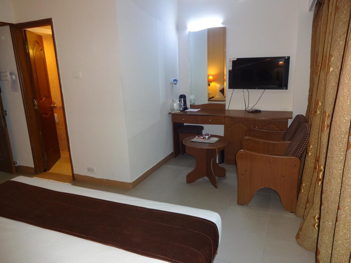 Hotel Super Townhouse Koyambedu Chennai Exterior foto