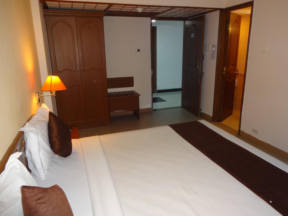 Hotel Super Townhouse Koyambedu Chennai Exterior foto