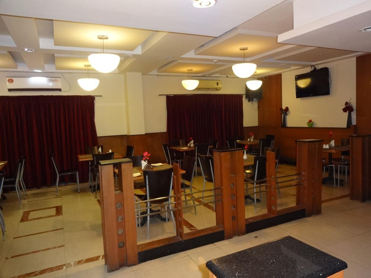 Hotel Super Townhouse Koyambedu Chennai Exterior foto