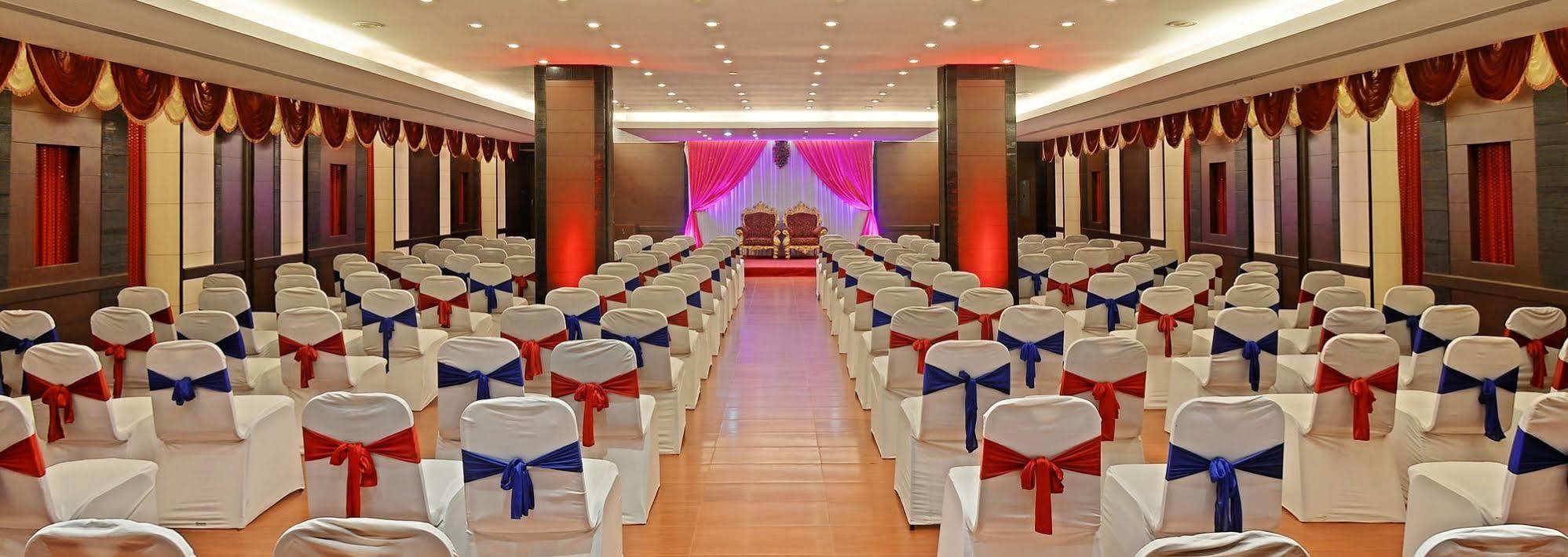 Hotel Super Townhouse Koyambedu Chennai Exterior foto